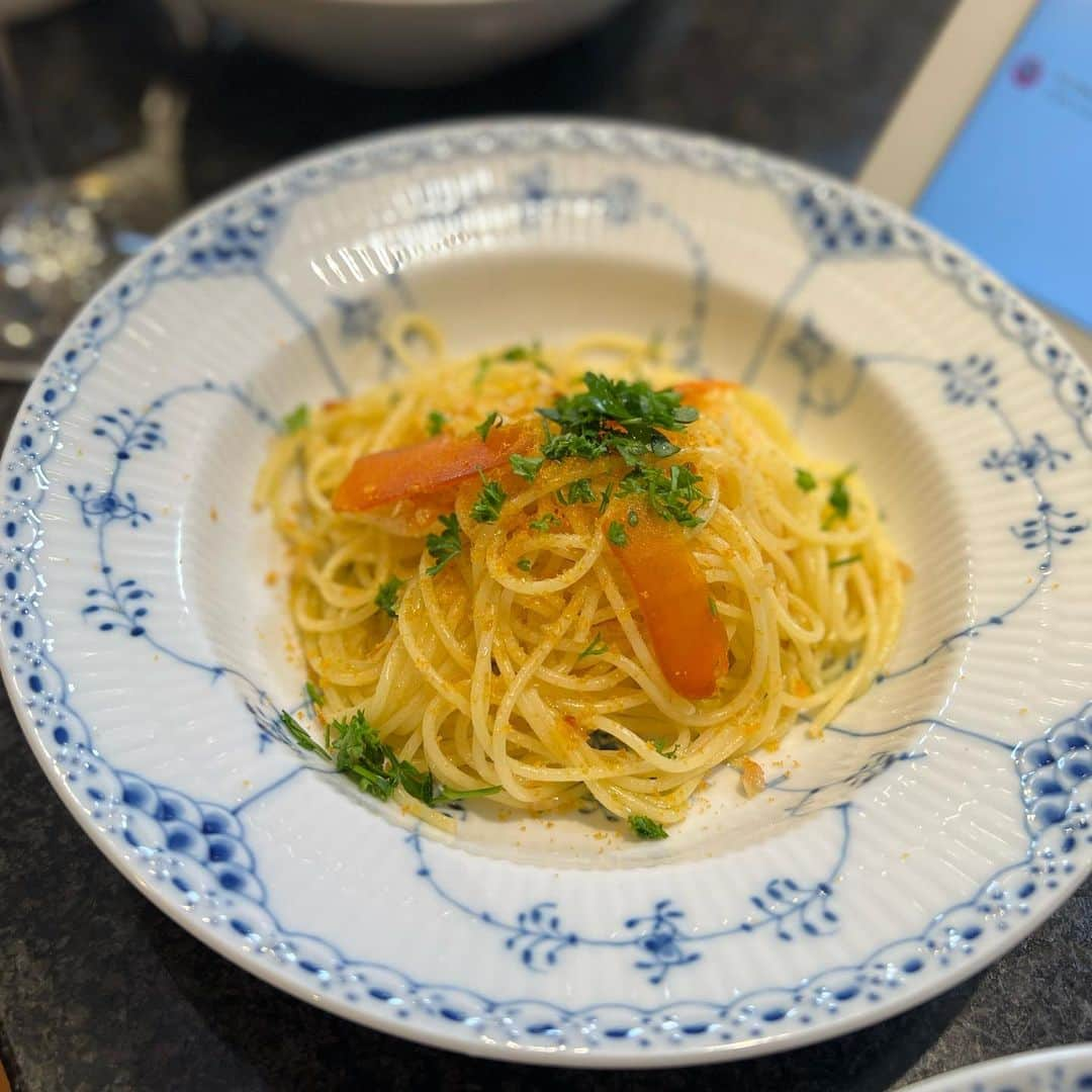 早見優さんのインスタグラム写真 - (早見優Instagram)「Made pasta with Bottarga last night on my YouTube live stream 🎶 It was so good!! 🤗  美味しいからすみパスタ🍝  #bottarga #pasta #パスタ #からすみ #早見優チャンネル #youtubelivestream」6月10日 9時06分 - yuyuhayami