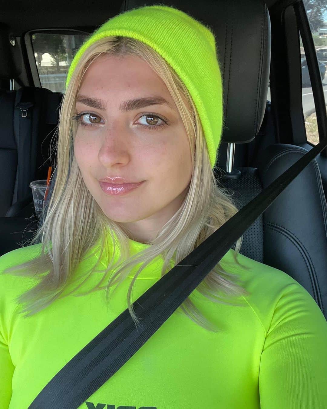 レイチェル・レビンのインスタグラム：「My hat matched my outfit which matched my shoes (the bodysuit is from @prixworkshop )」
