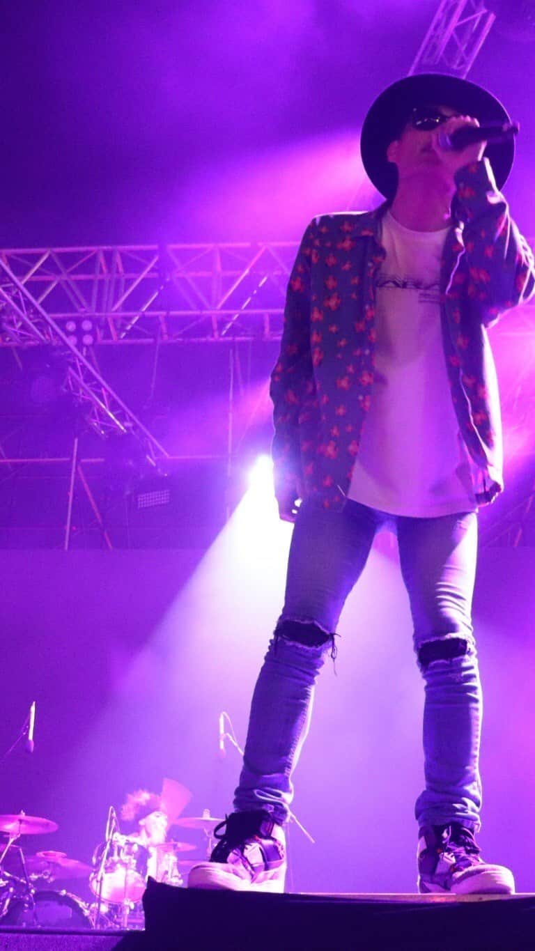 KOHSHIのインスタグラム：「We were moved by your cheering that we finally heard again after 3 years.   I hope you’re all having a good time tonight！  See you soon！Saudi Arabia saikooooo🤘  3年ぶりにみんなの歓声を浴びて感動しました！やっぱコレだよなぁ」