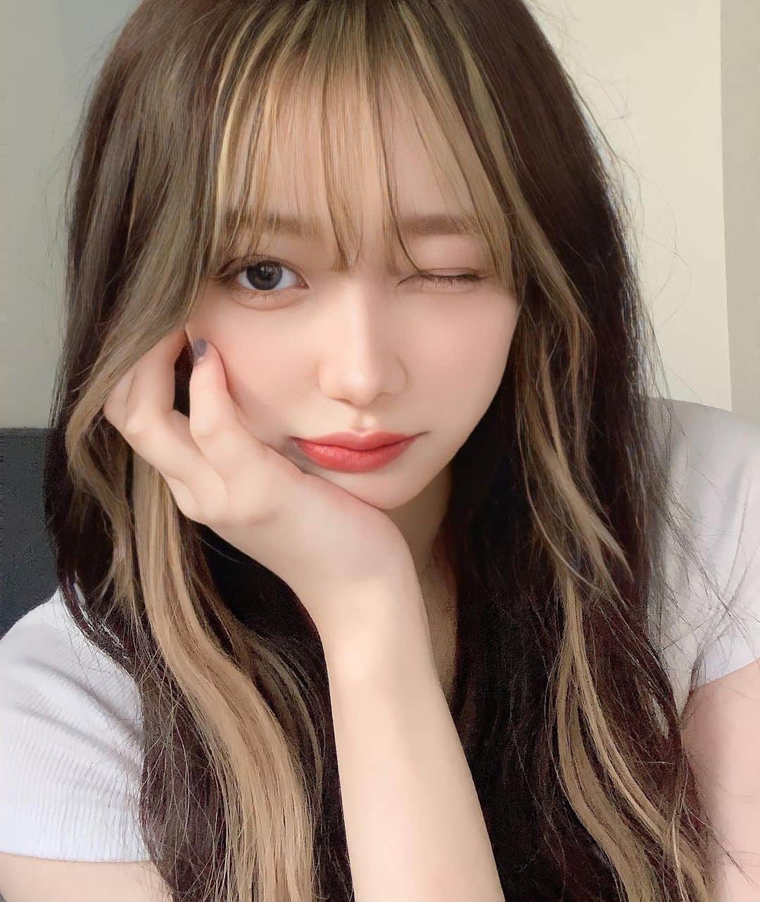 白川れなのインスタグラム：「Wink😉⭐⁡ ⁡ ⁡ ⁡ ⁡ ⁡ ⁡ ⁡ ⁡ ⁡ #エクステ #インナーカラー #韓国メイク#fashion #portrait ##selfie #随手拍 #網美 #셀카 #패션 #데이트」