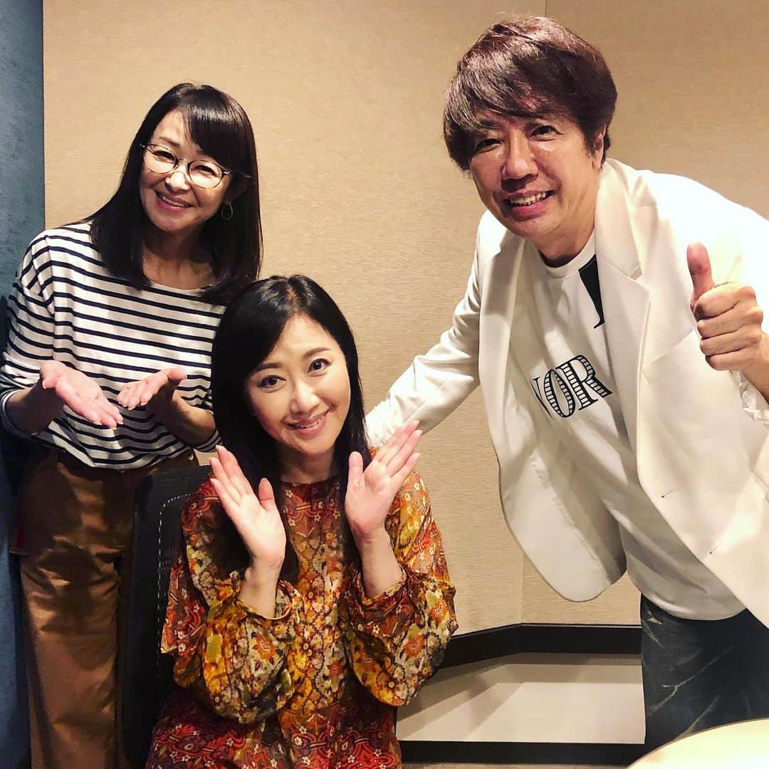 伍代夏子さんのインスタグラム写真 - (伍代夏子Instagram)「今日は「博也とまどかの歌謡ロード」の収録📻 早速、新曲「人生にありがとう」を紹介していただきました👍 犬の躾のお話やら、卓球のお話やら…楽しいトークが盛りだくさん🥳 皆サマ、是非聴いてちょ💋 #博也とまどかの歌謡ロード #浜博也 さん #大石まどか さん #山形放送 #山陰放送」6月10日 20時17分 - natsuko_godai_official