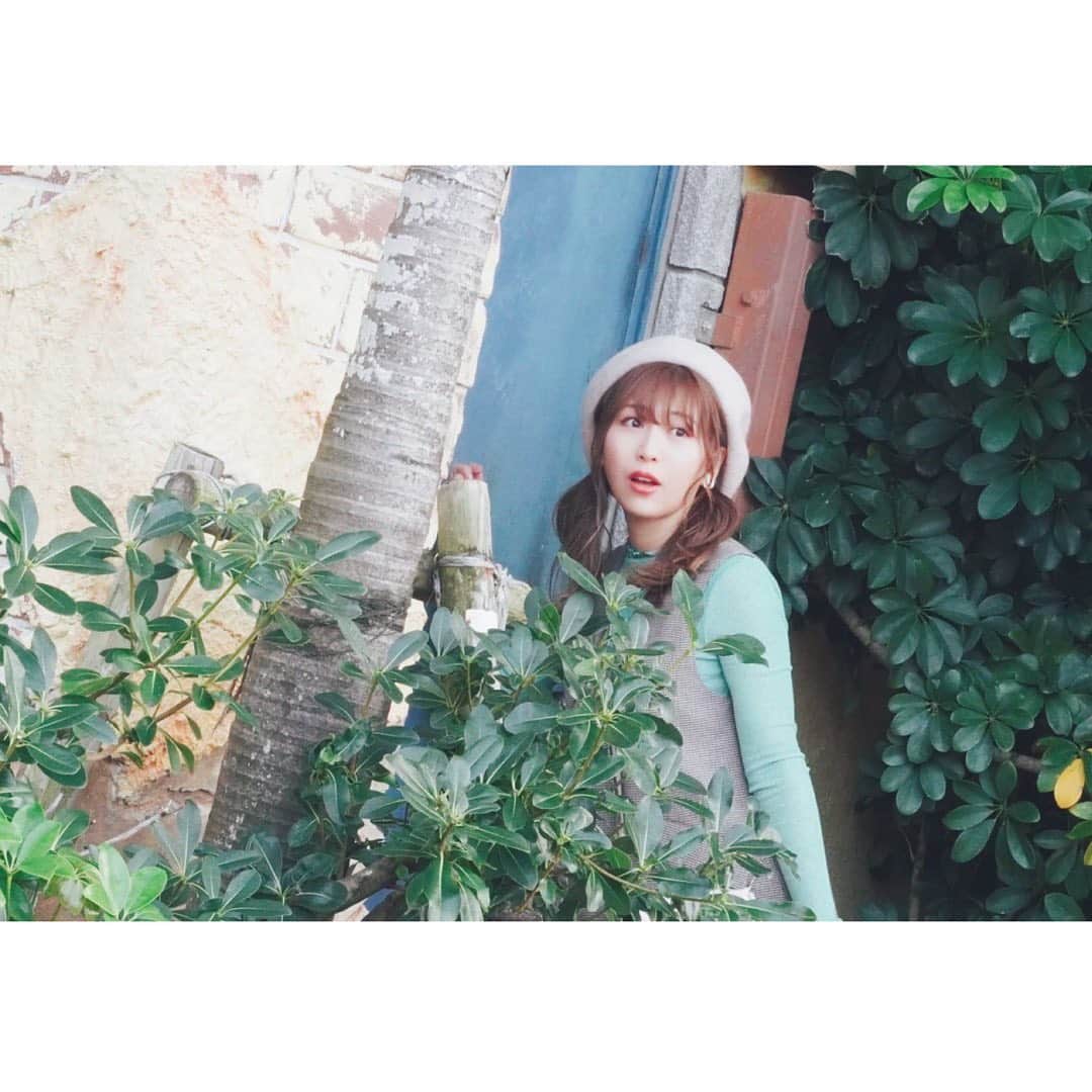 安野希世乃のインスタグラム：「📷 「Act.10」オフショット４日め。  アメリカンな街並みにビビッドなお店が立ち並ぶ、デポアイランドを訪れました🍔  街ブラしているだけで 写真映えするスポットがたくさん！  ビビッドな色彩感に、本当に異国に迷い込んだようでした🍬  ✄---------------------------  安野希世乃声優10周年メモリアルブック 📚「Act.10」  6/12までの受注販売の本となります·͜· ⋆*  まもなく〆切…！  ■ファンクラブ会員限定SHOP「安野家。 SHOP」 https://shop.mu-mo.net/avx/sv/list1?jsiteid=YKFC&categ_id=30868  ■mu-mo SHOP https://shop.mu-mo.net/avx/sv/list1?jsiteid=mumo&artist_id=YNKYN  ■アニミュゥモ https://shop.mu-mo.net/avx/sv/list1?jsiteid=ANMS&categ_id=31016」