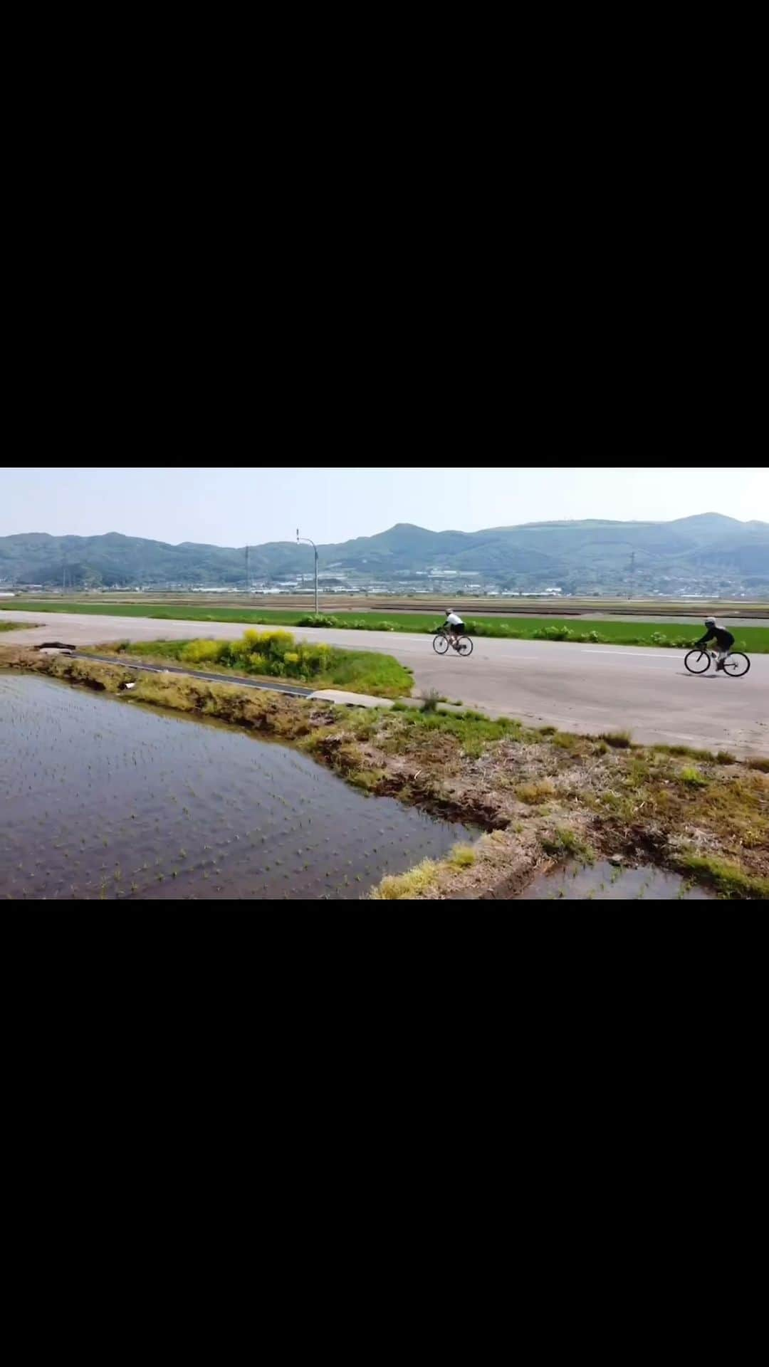 江上太悟郎のインスタグラム：「#七飯町 #北海道の風景  #絶景  #みんテレ #自転車キャラバン #ドローン #ドローン撮影   #新函館北斗駅 から #城岱牧場展望台 に向かう途中 読み方は　#しろたい牧場」