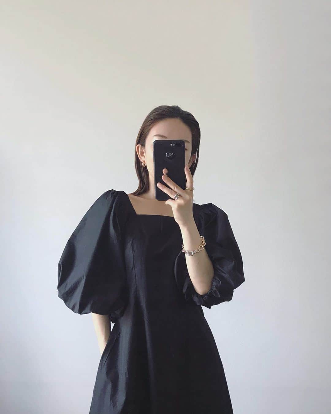 muua777のインスタグラム：「. ⁡ #2wayスクエアネックフレアワンピース @titivatejp  ⁡ フラットだと150cmくらいまでで、 ヒールを履けば140cm台の方でも👌 ⁡ という丈感でした☺️👗 ⁡ ⁡ #150cm#cordinate#outfit#monotone#シンプルコーデ#ママコーデ#おちびコーデ#おちびの輪#低身長コーデ#モノトーンコーデ ⁡ ⁡」