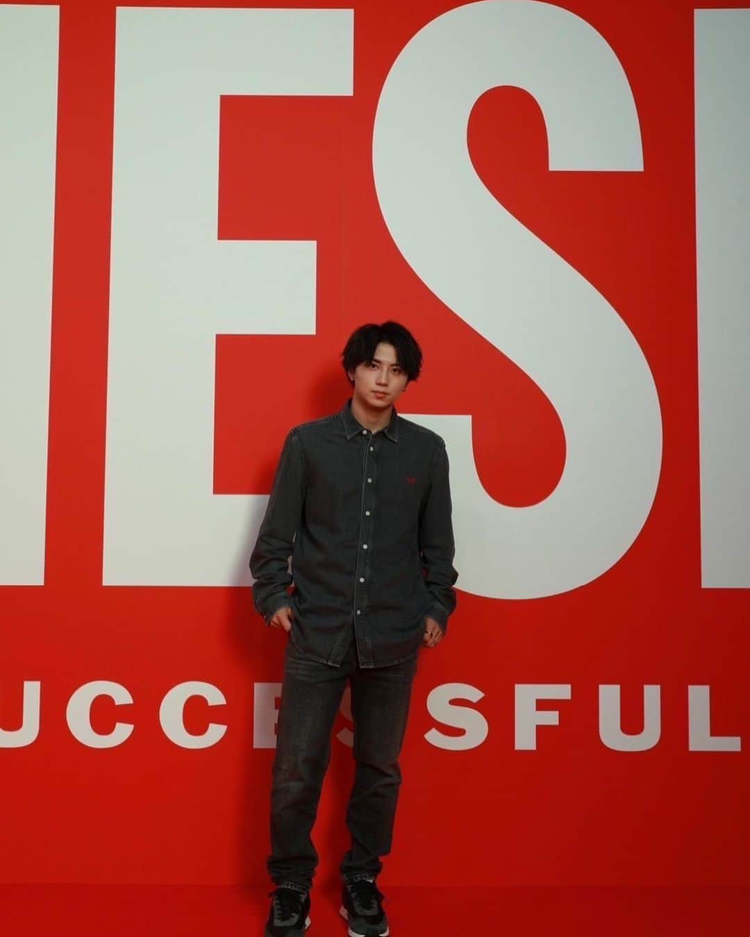 のインスタグラム：「DIESEL  #DieselFW22  #ForSuccessfulLiving @glennmartens  @diesel」
