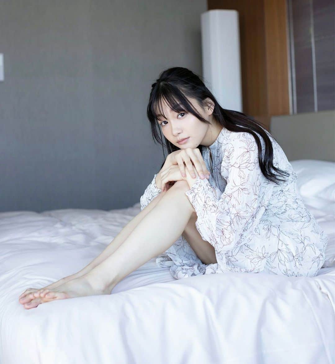 吉澤遥奈のインスタグラム：「デジタル写真集「Purenees」 もうチェックして下さいましたか〜🌼 まだの方はぜひ🥰  #pr #เซ็กซี่ #nature  #model #아이린 #swimsuit #日本的 #泳衣 #asian #粉我 #ชุดว่ายน้ำ #summer #travel #ロング」