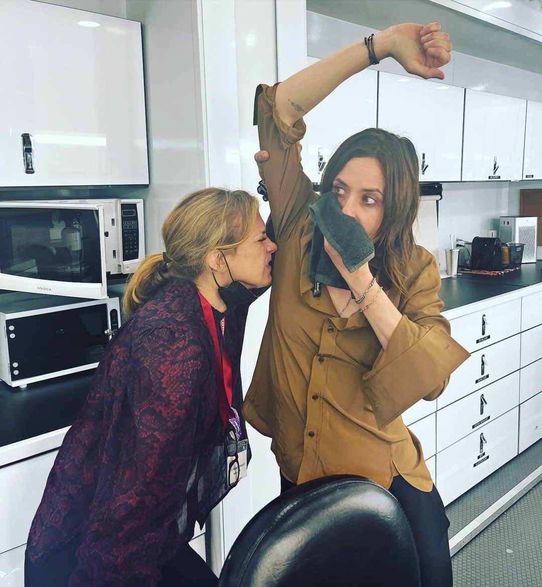 キャサリン・メーニッヒのインスタグラム：「Together for 10 years and 2 series. Feels good to be back.」