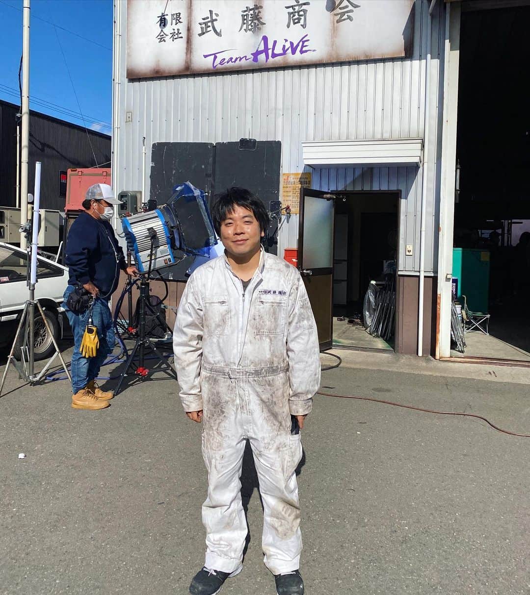 のインスタグラム：「映画『アライブフーン』 本日より全国劇場公開です！ 車の整備士役として出演させていただいています🔩🛠 大きなスクリーンで見る本気のドリフトはすごい迫力でした😳 ぜひご覧ください！  #アライブフーン」