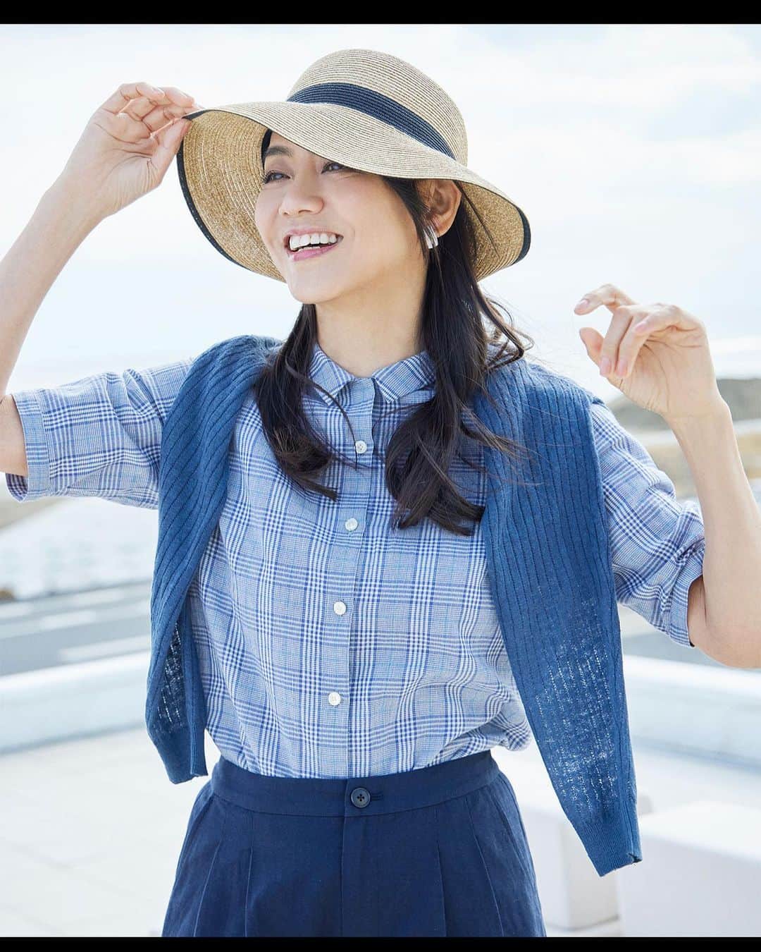 のインスタグラム：「@crocodile_jp  #クロコダイル　🐊 #夏のビジュアル   @hibinoya と #夫婦　で #出演しております #大人カジュアルコーデ  #50.60喜んで💕😊 #アラフォー#アラフィフ #アラ還　#ファッション  もうすぐ父の日 プレゼントにも喜ばれる🐊」
