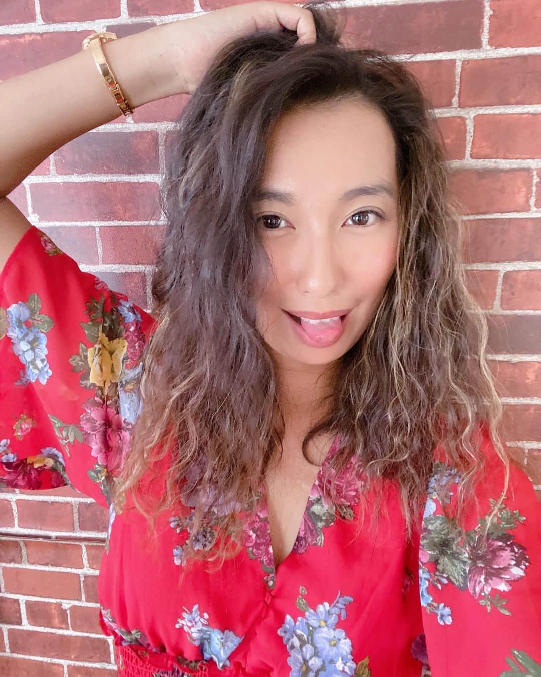 エマ中岡優姫のインスタグラム：「今の髪色 すき❤️ 明日キャンプだ🏕 わくわく🔥💓」