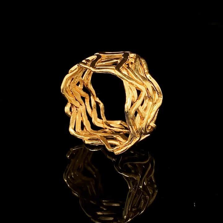 コディ サンダーソンのインスタグラム：「22kt Ramen ring made from 1882 French coin  #22kt #gold #navajojewelry @codysanderson_official  @codysanderson_hankyu_tokyo」
