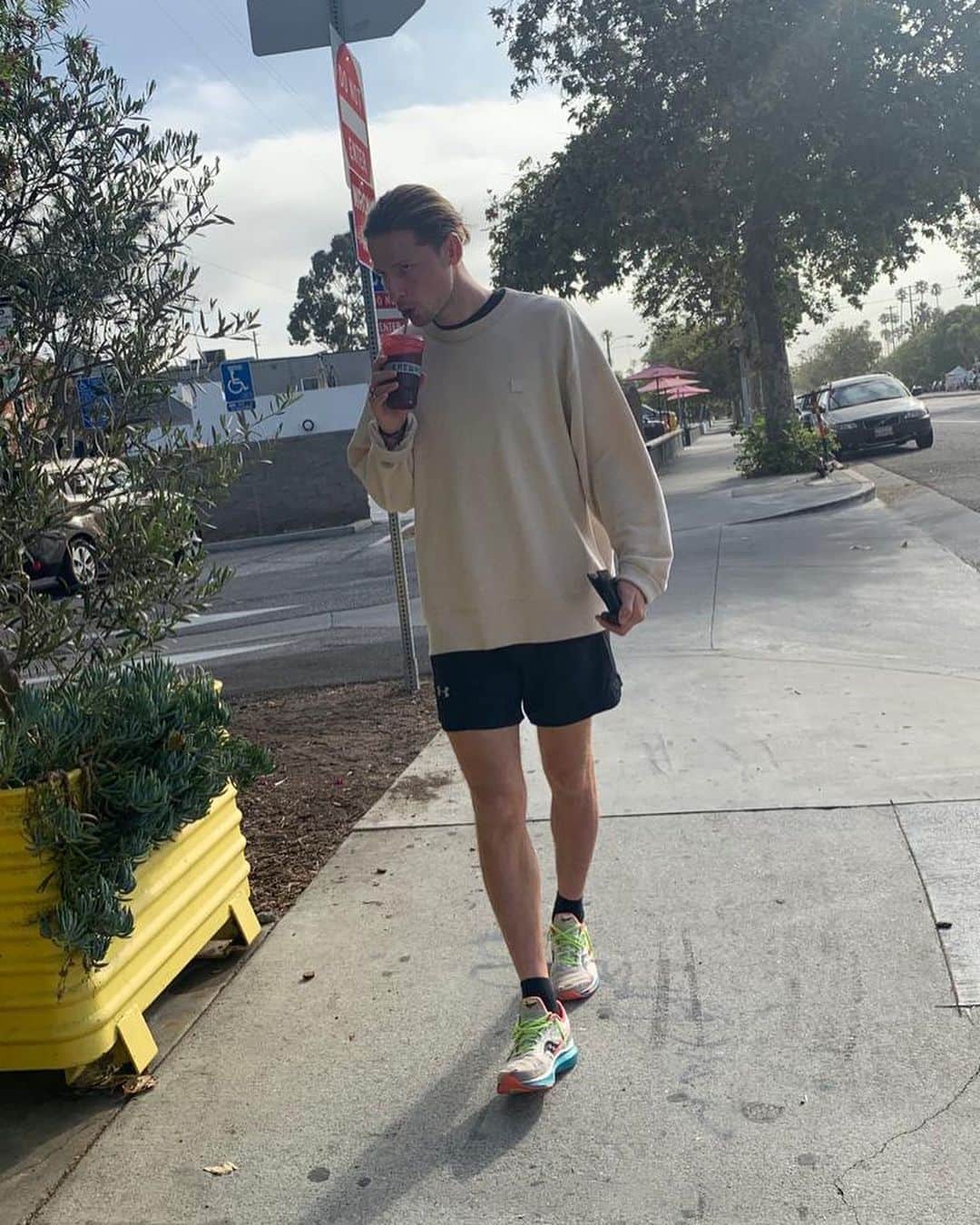 マルク・ホルンシュさんのインスタグラム写真 - (マルク・ホルンシュInstagram)「Cali vibes 🌴☀️💚」6月10日 18時47分 - marchornschuh91