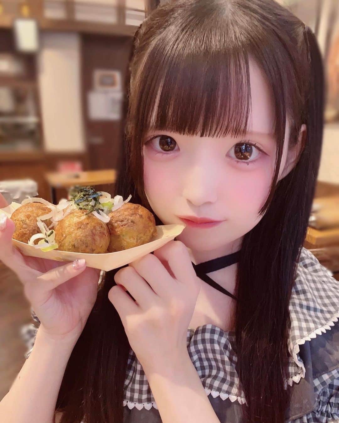 姫崎もえのインスタグラム：「たこやき  ・  ・  #アイドル #地下アイドル #コンカフェ嬢 #コンカフェ #雰囲気好きな人いいね #地雷女 #地雷系女子 ##地雷女子と繋がりたい #量産型ヲタク #量産型コーデ #jk #jkブランド #プリント倶楽部 #他撮り #自撮り界隈 #自撮り界隈の人と繋がりたい #1mmでもいいなと思ったらいいね #美男美女と繋がりたい #いいねした人全員フォローする #いいね返し #地下アイドル好きな人と繋がりたい #粉我 #偶像 #白色担当 #銀だこ」