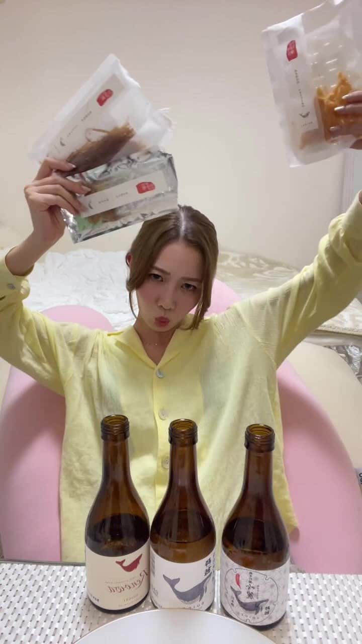 水越愛華のインスタグラム：「第8回ほろ酔いインスタライブ🐋🤍  酔鯨飲み比べセット🫶🏻」