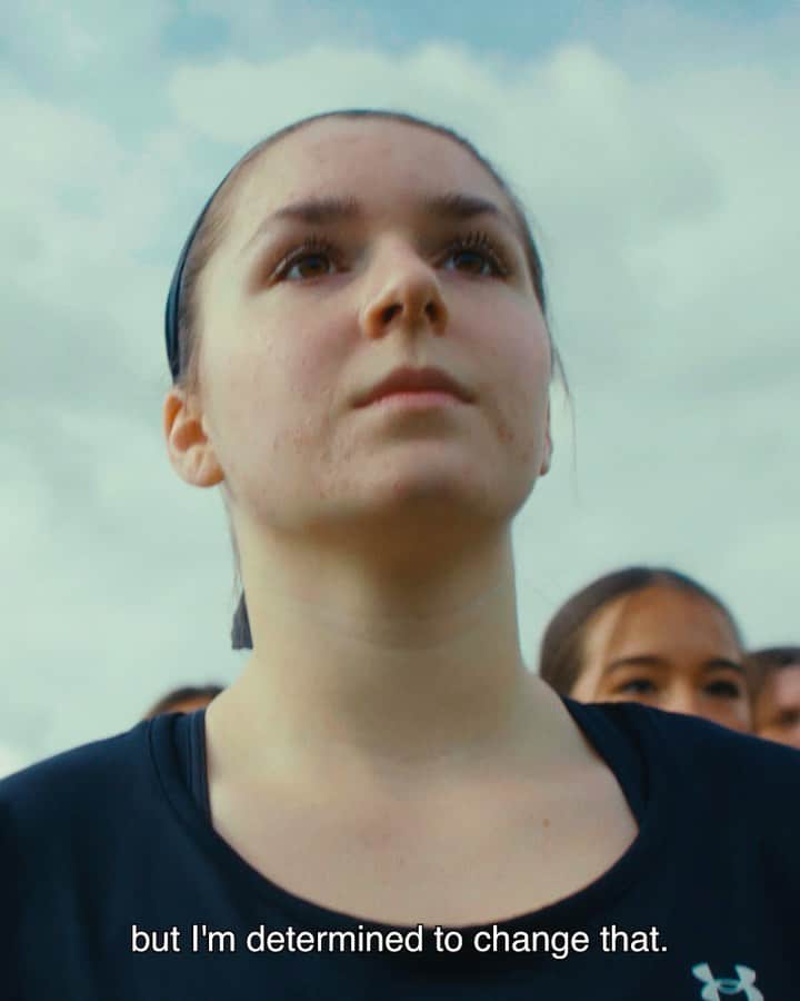 Under Armourのインスタグラム：「"Colleges don't offer tackle football for women."  @sam_gordon6 is determined to change that and show that females want to play football too– paving the way for a new generation of female football players.」