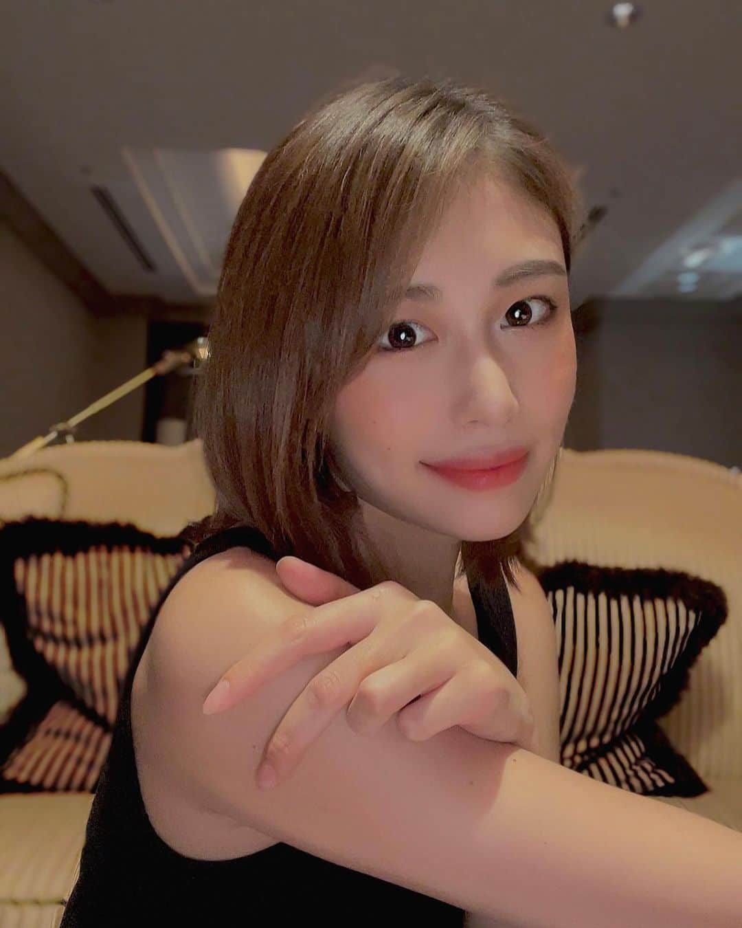 澤井玲未のインスタグラム：「自撮り久々🫶🏽ストレンジャーシングス配信分見終わっちゃったので何か面白いのないかな📽🖤」