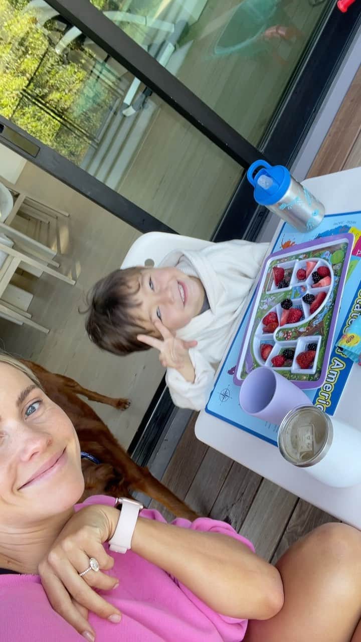 クレア・ホルトのインスタグラム：「Who needs an IG husband when you have a toddler who knows what’s up」