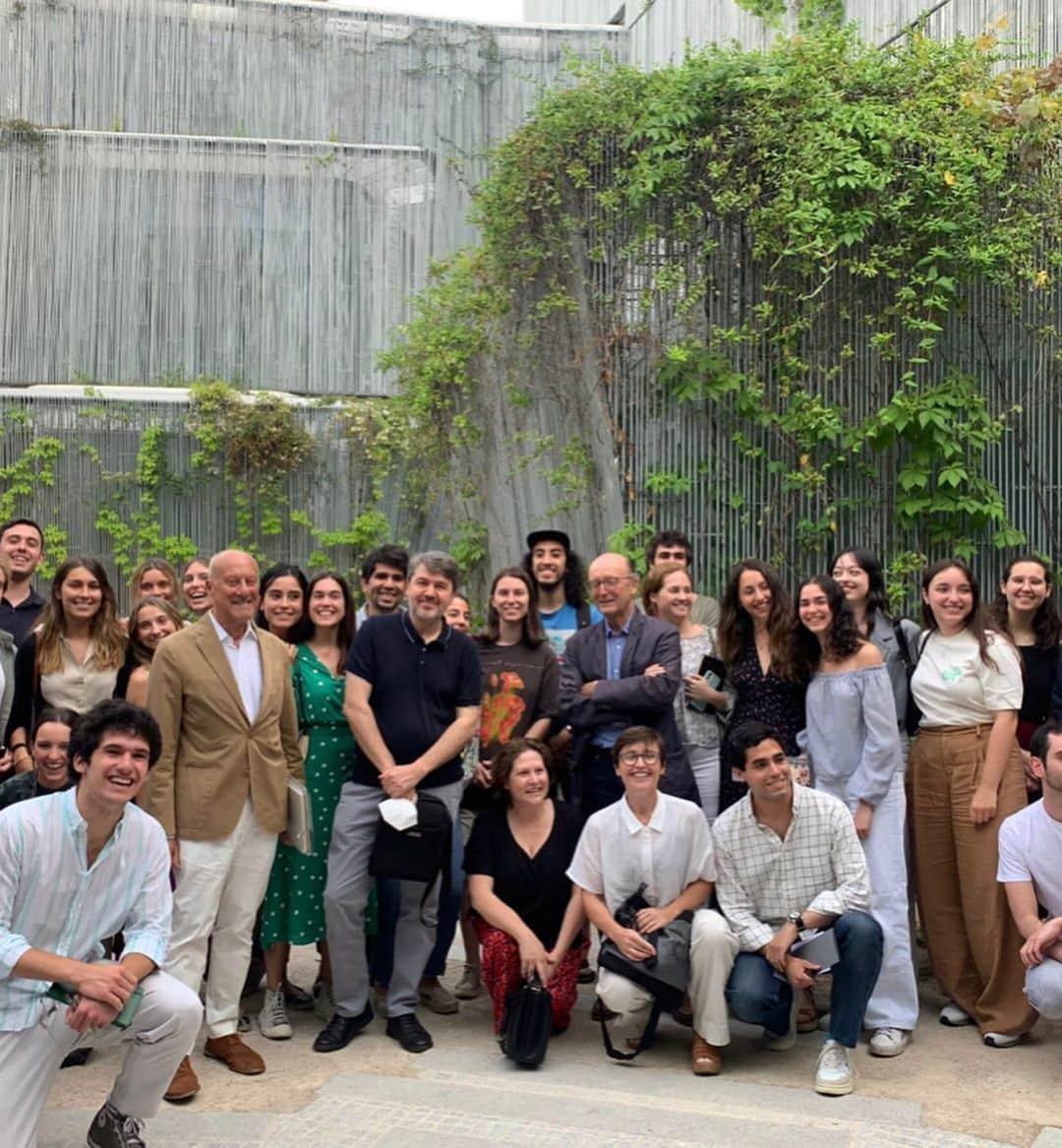 ノーマン・フォスターさんのインスタグラム写真 - (ノーマン・フォスターInstagram)「With Shigeru Ban and a great group of mentors and students for the workshop on shelters at the Norman Foster Foundation in Madrid」6月11日 1時11分 - officialnormanfoster