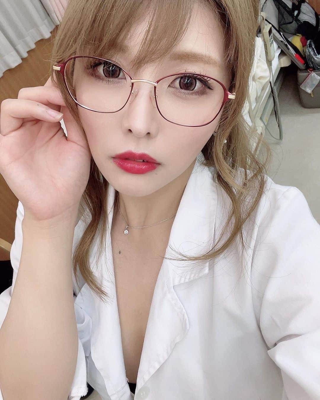 新村あかりのインスタグラム：「女医JOYしてきたよ〜〜！」