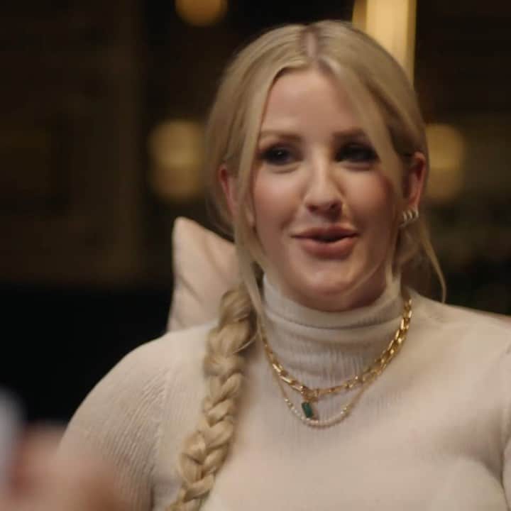 ファーン・コットンのインスタグラム：「My Harry Styles face 😂 Chatted with @EllieGoulding ahead of her performance at @thebiltmorefair... see the full interview using the link in my bio, talking all things new music and more 🎤 @Hilton #SecretSocials #ad」