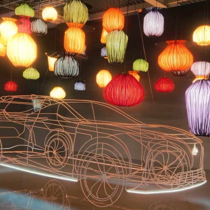 Lexus USAのインスタグラム：「@kyran_Talapbek visits Lexus: Sparks of Tomorrow exhibit and highlights the second iteration of ON/ created by @gmane16 in collaboration with @aqua_creations. The installation celebrated the all-new Lexus RZ and s a vision of a more sustainable future coming into focus.  #LexusRZ #LexusElectrified #MilanDesignWeek」