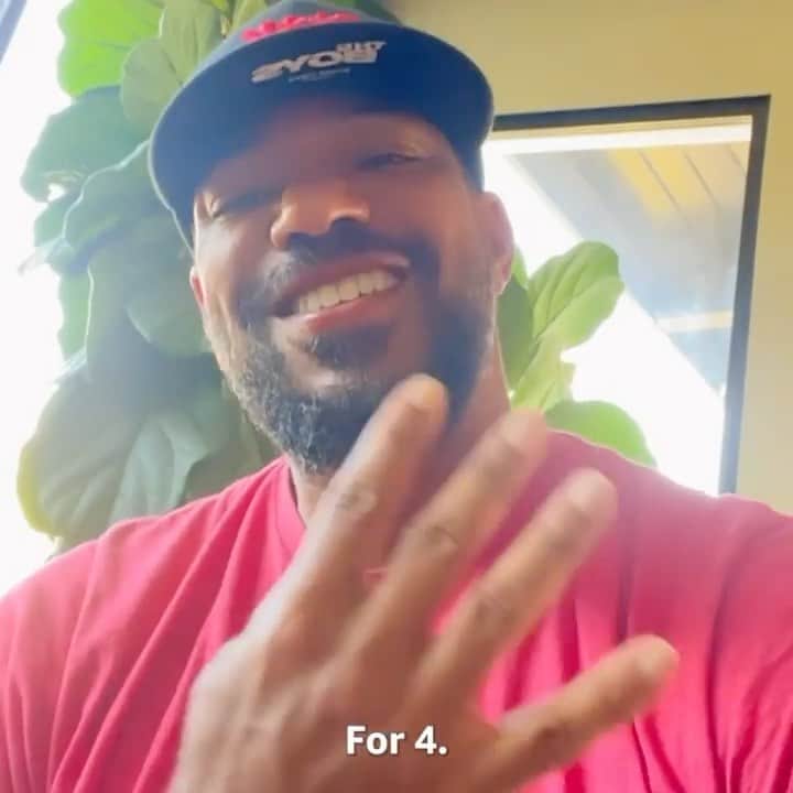 ラズ・アロンソのインスタグラム：「Did you hear??? We’re back for season 4 AND…. Episode 4 is out NOW! Enjoy!!!」