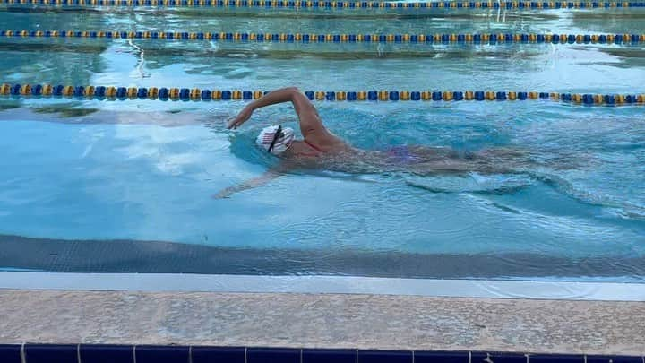 Julieのインスタグラム：「I’ve been swimming all pull practices for the past few weeks now to recover my back, so it has given me the opportunity to hone in on my stroke. My right arm started to get sloppy, so I’ve been focusing on the right hand entry 🙋🏼‍♀️ . . . @arenausa #arenawaterinstinct #swimmer #summerjulep #swimming #swim #swimlife #swimtechnique #goswimming #swimmersofinstagram #instaswim #instaswimming #mastersswimming #instaswimmer #usaswimming #swimtraining #swimpractice #myswimpro #swimsmarter #goswim」