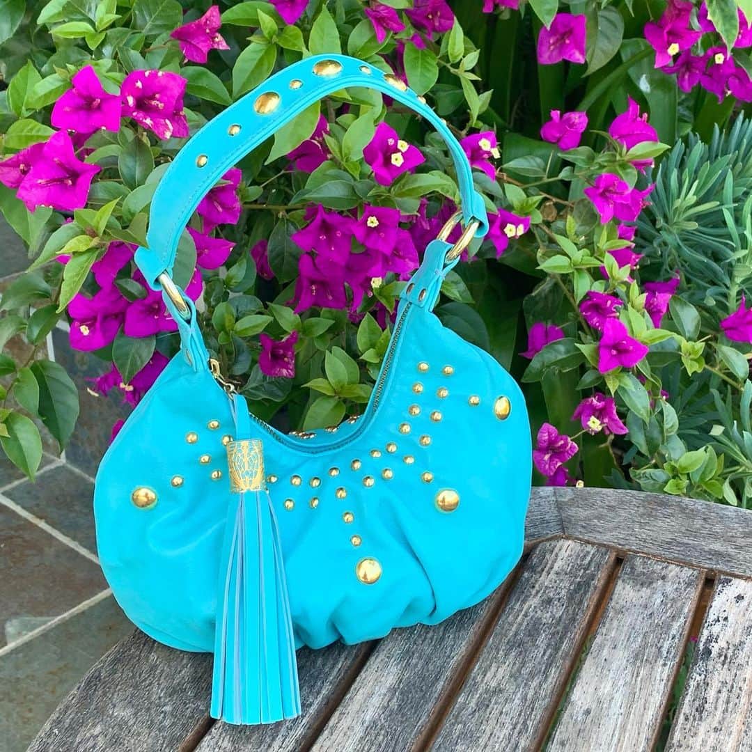 インガクリストファーのインスタグラム：「Happy Friday!! Summer is here.  Brighten up your weekend with colorful accessories. Shop our SUMMER SALE - up to 75%off.  ⠀⠀⠀⠀⠀⠀⠀⠀⠀ https://ingechristopher.com/handbags/sale-items ⠀⠀⠀⠀⠀⠀⠀⠀⠀ #minibag #colorfulfashion #coolcolors #brightblue #fashionstyle #summerstyle #colormyworld #summerfashion」