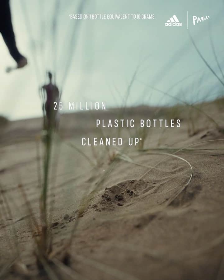 adidasのインスタグラム：「6,760,161 runners.  189 countries worldwide.   One common goal.  Because of you, 250.000 kg/500,000 lbs of plastic waste will be cleaned up by @parley.tv’s Global Clean Up Network to help end plastic waste.  Proving that together, #impossibleisnothing.  #RunForTheOceans」