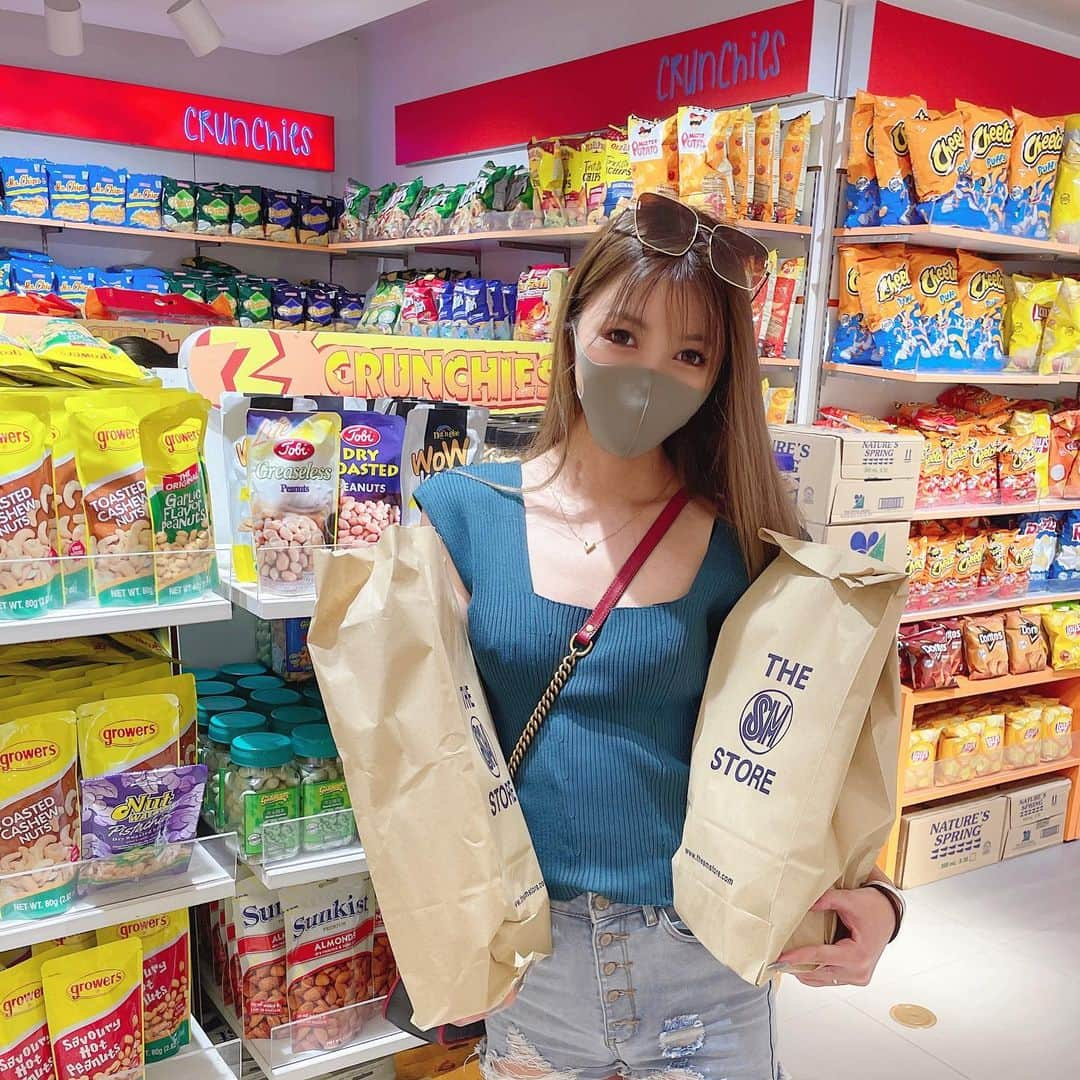 ちゃむのインスタグラム：「SMモール🛍 . . 紙袋な所が新鮮🌟 . . .」