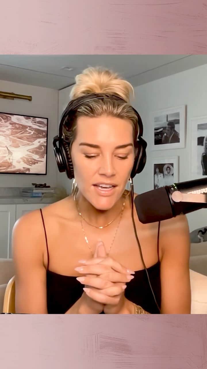 エリン・アンドリューズのインスタグラム：「A feel like this is Dad thing to say…why don’t you call your county official? Right?  @calmdownpodcast @charissajthompson  @steveandrewswfla」