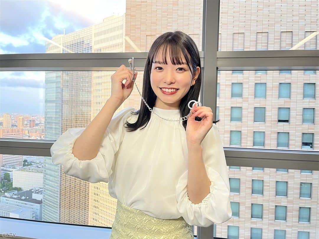 濱村春香のインスタグラム：「. 昨日の放送をチェックしてくださった方、 ありがとうございました！  置き忘れを防ぐ方法 みなさまも参考にしてみてください🤗  全身写真を撮りわすれてしまいましたが この日の衣装 tops: @31sonsdemode  skirt: @proportionbodydressing  全て私物です👗  ⁡ #ZIP #ZIP特集 #衣装」