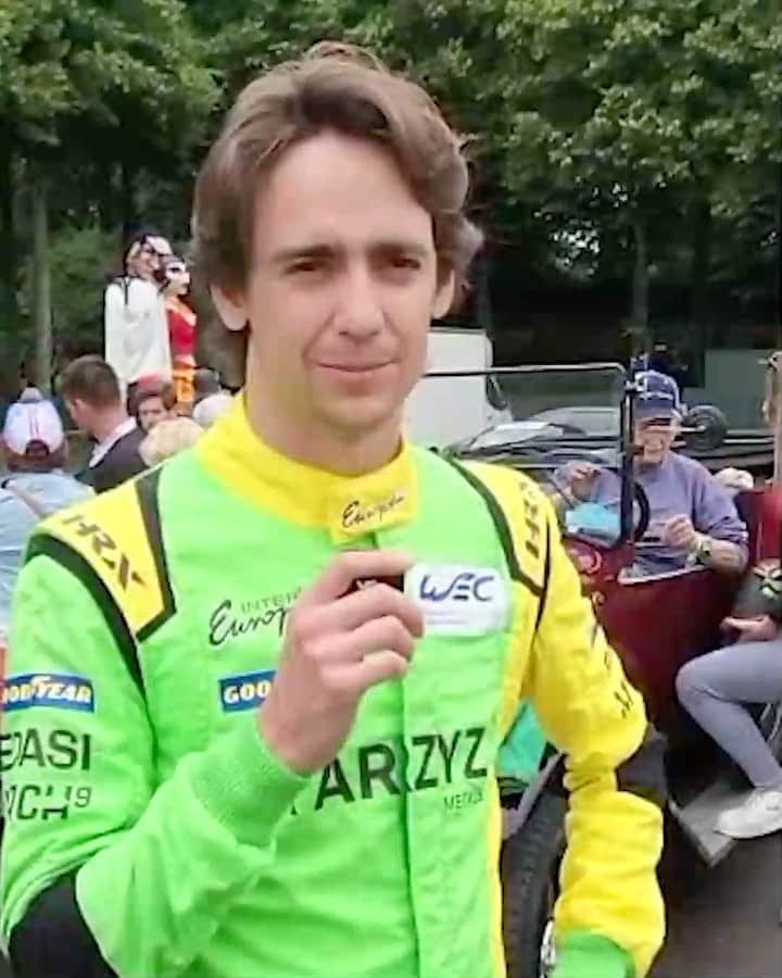 エステバン・グティエレスのインスタグラム：「Estamos viviendo la experiencia del Driver’s Parade de Le Mans, previo a la carrera del sabado.   Aquí les presento un poco a @AlexBrundleRacing , que nos cuenta también un poco de su experiencia en este gran evento.   Quédense al pendiente de mis redes sociales para ver más sobre las novedades de este evento, la carrera y nuestros resultados.   ¡Listos para correr! 👊🏼🏎️  #Lemans24 en el famoso Driver’s Parade 🏎️🏁 #LeMans24 #WEC」