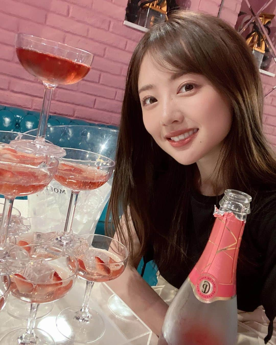 熊江琉唯さんのインスタグラム写真 - (熊江琉唯Instagram)「でへへへ  初シャンパンタワー🍾🥂💫 入れてくれてありがとう @kirarin_harry_official りら氏😽  全部飲みました（ウソ）  #いちご味 #シャンパン #干杯 #birthdaygirl #birthday」6月11日 11時01分 - ruikumae