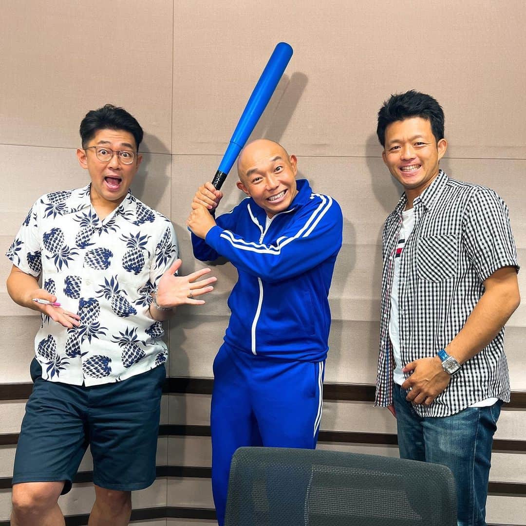そうすけのインスタグラム：「プロ野球交流戦 楽天vs巨人 副音声・生配信で出演させてもらいました  #プロ野球 #交流戦 #東北楽天ゴールデンイーグルス #読売ジャイアンツ #テレビ東京 #スポーツチャンネル #YouTube #ビビる大木さん #大引啓次さん #元オリックス #元日本ハム #元ヤクルトスワローズ #主音声は中畑さんと里崎さん #大木さんはハゲが芸人始めた頃にお仕事が一緒でめちゃくちゃお世話になった先輩 #大木さんと大引さんから貴重なお話しをたくさん聞けた #マニアックな難問クイズもお2人に出題 #約3時間誰もトイレにも行かずずっと喋りまくり #楽しい時間だった #やっぱり野球はおもしろい #そうすけ」