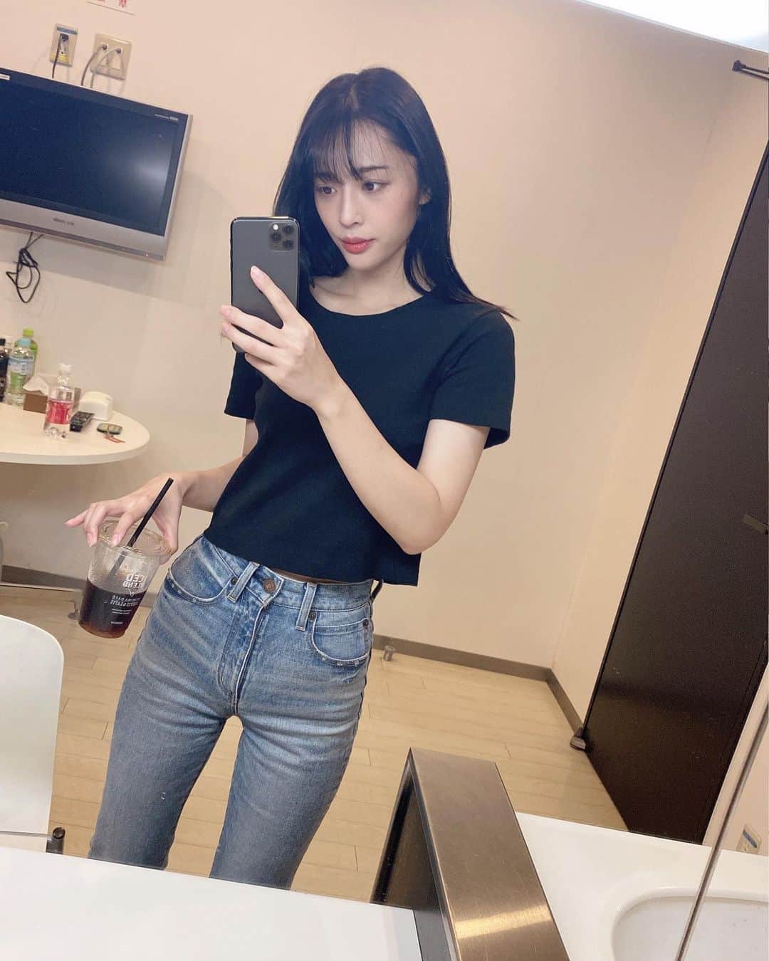 神部美咲のインスタグラム：「このデニム moussyです💜  ストーリーズに載せたやつ🥰  @moussyofficial  #moussy」