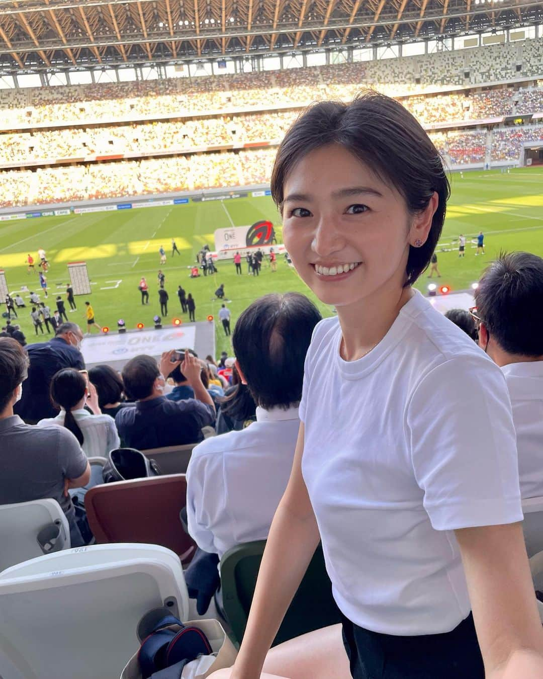 上野優花のインスタグラム：「もう2週も前になってしまいましたが… リーグワン決勝に行った時の写真🏉  パナソニックの強さをまじまじと魅せつけられた、 そんな試合でした🥺✨  リーグワン初代優勝、おめでとうございます㊗️  サントリーの選手たちの 悔しそうな背中にもグッときました🥲  国立競技場デビューの👶🏻、 大人しく観戦してくれてありがとう😂💕  0歳からラグビー観戦だなんて お母さん、羨ましいよ😎  さてさて、 今日は秩父宮でチャリティーマッチです🤩  日本でプレーするトンガの選手 vs 日本代表候補選手 の戦い✨✨  私はテレビで観戦しますー‼️  このあと13時からキックオフです🥳  #この日もお天気最高で #本日もラグビー観戦日和でした #ラグビー #リーグワン #リーグワン決勝  #rugby #leagueone #ラグビー好きな人と繋がりたい #ラグビー観戦」