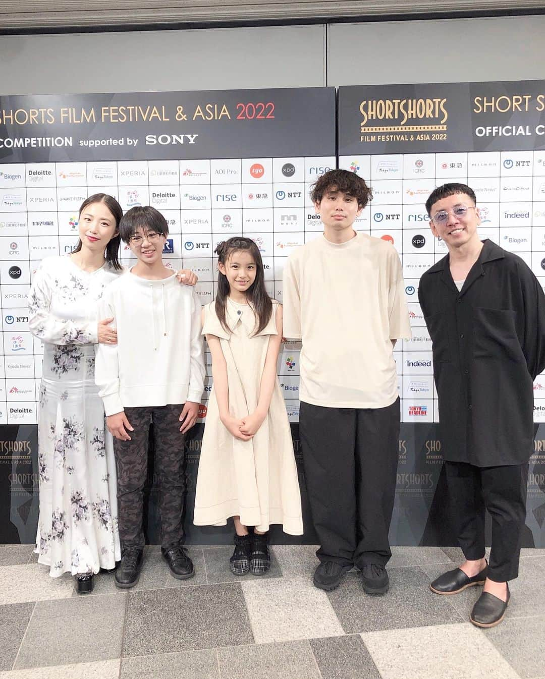 野澤しおりのインスタグラム：「昨日「Short Shorts Film Festival & Asia 2022 」の上映会に行ってきました🎬 「LAYERS」という素敵な作品に出演できたことを とても嬉しく思います✨ 私が お婆ちゃん👵に なった時には こんな顔になるのかなぁと、なんだか不思議な気持ちでした😌  YouTubeでも観ることができます😊  https://youtu.be/-BoFfrKoj50   #megumi さん #内山拓也監督 #pes さん #layers #ショートフィルム #木村皐誠 さん #野澤しおり」