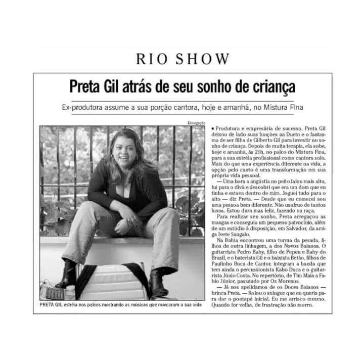Preta Gilのインスタグラム：「HOJE É DIA DE MATAR A SAUDADE, SÃO PAULO!!!   Estou transbordando de alegria e ansiedade só de pensar nessa noite!!!  Esse meu novo show #TodaPreta é muito especial pra mim e meu amigo @dj.zepedro conseguiu resumir um pouco da minha história nesse vídeo emblemático!!!  Eu amei muito Veia!!! Que presente lindo!!! Você esteve comigo desde o início!!! Sempre com entusiasmo, incentivo, gênio e me fazendo dançar loucamente!!! Te amo desde 1998 ❤️  Quero ver todo mundo hoje na @casanaturamusical, a partir das 22h, hein? Estamos nos últimos ingressos, então corram no link da bio para garantir!!!  Vai ser maraaaaaa!!! Quem vai?」