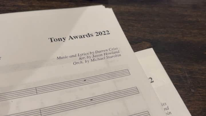 ダレン・クリスのインスタグラム：「I’ve always wanted to write a song for the @thetonyawards . oh and I also love writing big opening numbers for shows… Well, here we go 🤩 ! @paramountplus #TonyAwards」