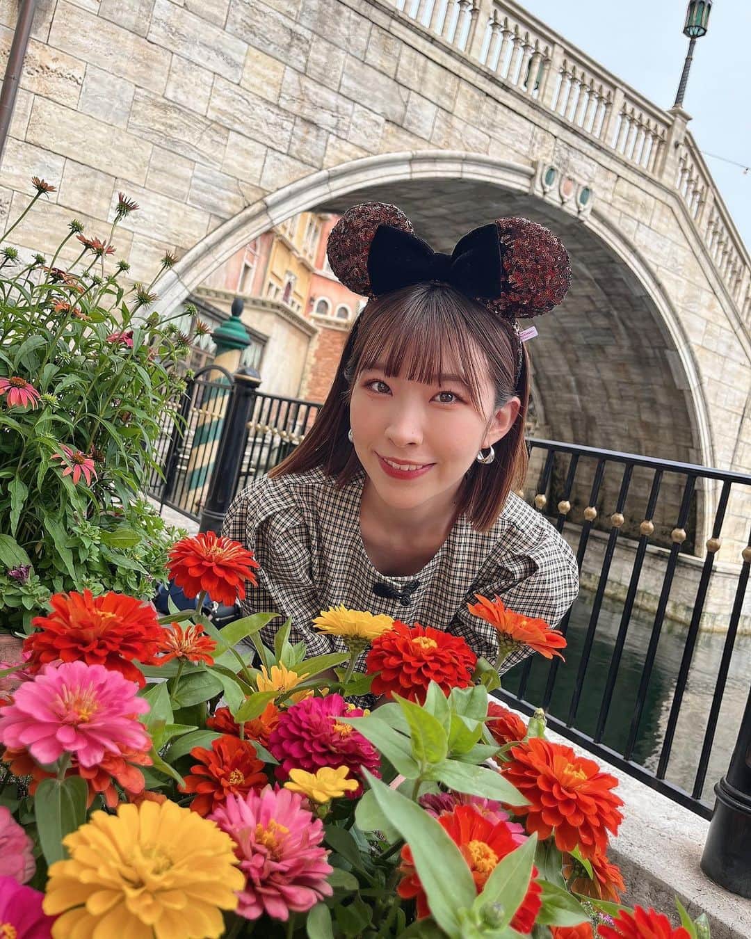 岩佐美咲のインスタグラム：「丁度1ヶ月前に初めてハイフを受けたんだけど、正直思ってた倍くらいに本っっっ当にフェスラインが変わって鏡見る度嬉しい🥺✨　　　　　　　　　　　　　　　　　　 横浜にあるお友達のクリニックなのですがもっと早くやれば良かったぐらい！！今度は肌のケアで行く予定です🙋‍♀️通う  　　　　　　　　　　　　　　　　　　　　　　　　　　　　　　  #横浜カレイドクリニック #ハイフ #美容 #美肌 #クリニック #ディズニー #ディズニー #ディズニーシー #disney #disneysea #emoda」