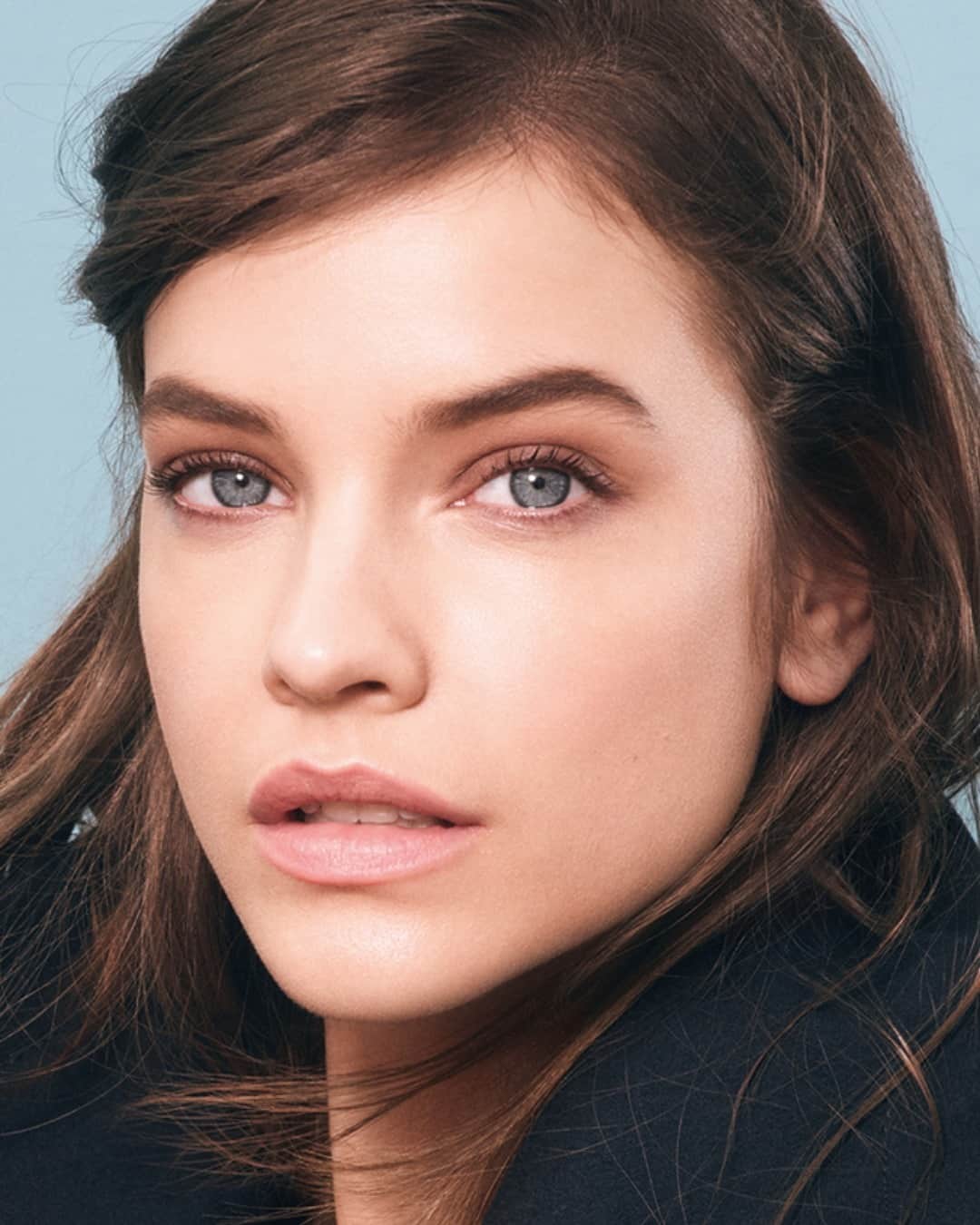 Armani Beautyさんのインスタグラム写真 - (Armani BeautyInstagram)「Flawless radiance. @RealBarbaraPalvin illuminates her complexion with DESIGNER LIFT FOUNDATION in shades 3 and 4. Infused with Prussian blue pigments, the formula combats dullness and color irregularities for a flawless finish.    #Armanibeauty #BarbaraPalvin #DesignerLift #foundation」6月11日 17時00分 - armanibeauty