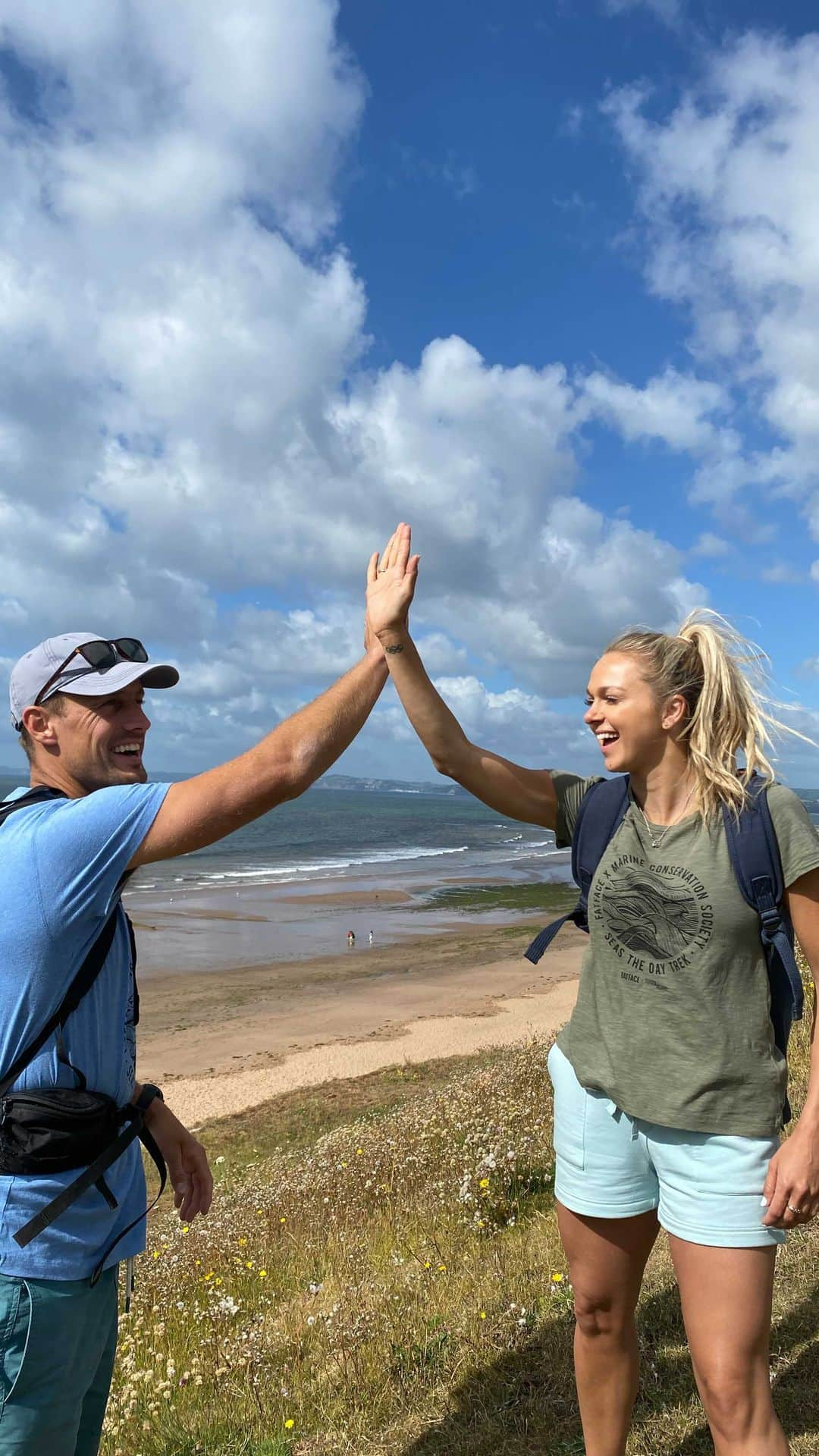 トニア・コーチのインスタグラム：「Day 6 of the #fatfaceseasthedaytrek and @toniacouch has joined me (@georgebullardexplorer) • Take 10 mins of your time to listen to @toniacouch and her incredible achievements as GB’s 🇬🇧 most successful female diver! 😱 • We are here to raise awareness and funds for @mcs_uk, The Marine Conservation Society, who do so much work to protect and preserve our most important resource, the sea. • Our thanks for to @fatface for their commitment to this special cause. • #fatface #trek #adventure #hibernever #rewildhumans #georgesmarvellousmedicine #exploremore #southwestcoastpath #ocean #toniacouch #diver #diving #olympics #olympicdiver #beach」