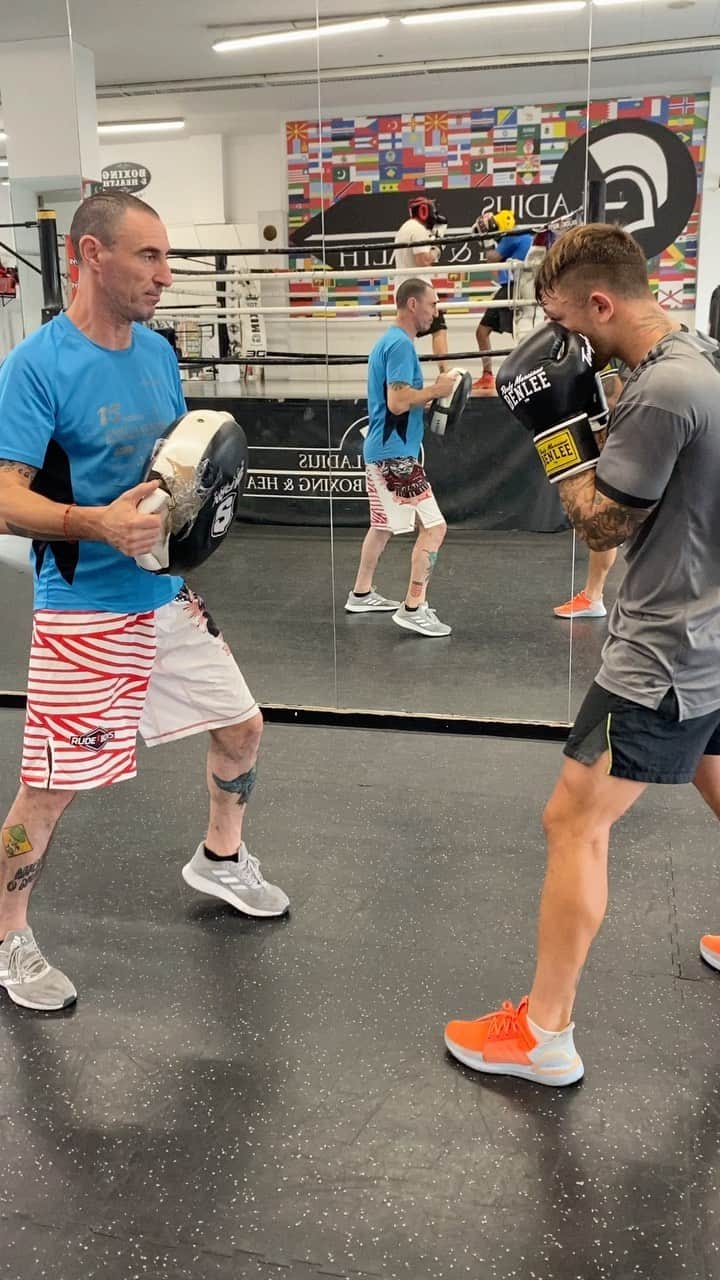 パブロ・マフェオのインスタグラム：「train, train and train nothing else to achieve your goals 🔥🥊🔋 @gladius_boxinghealth」