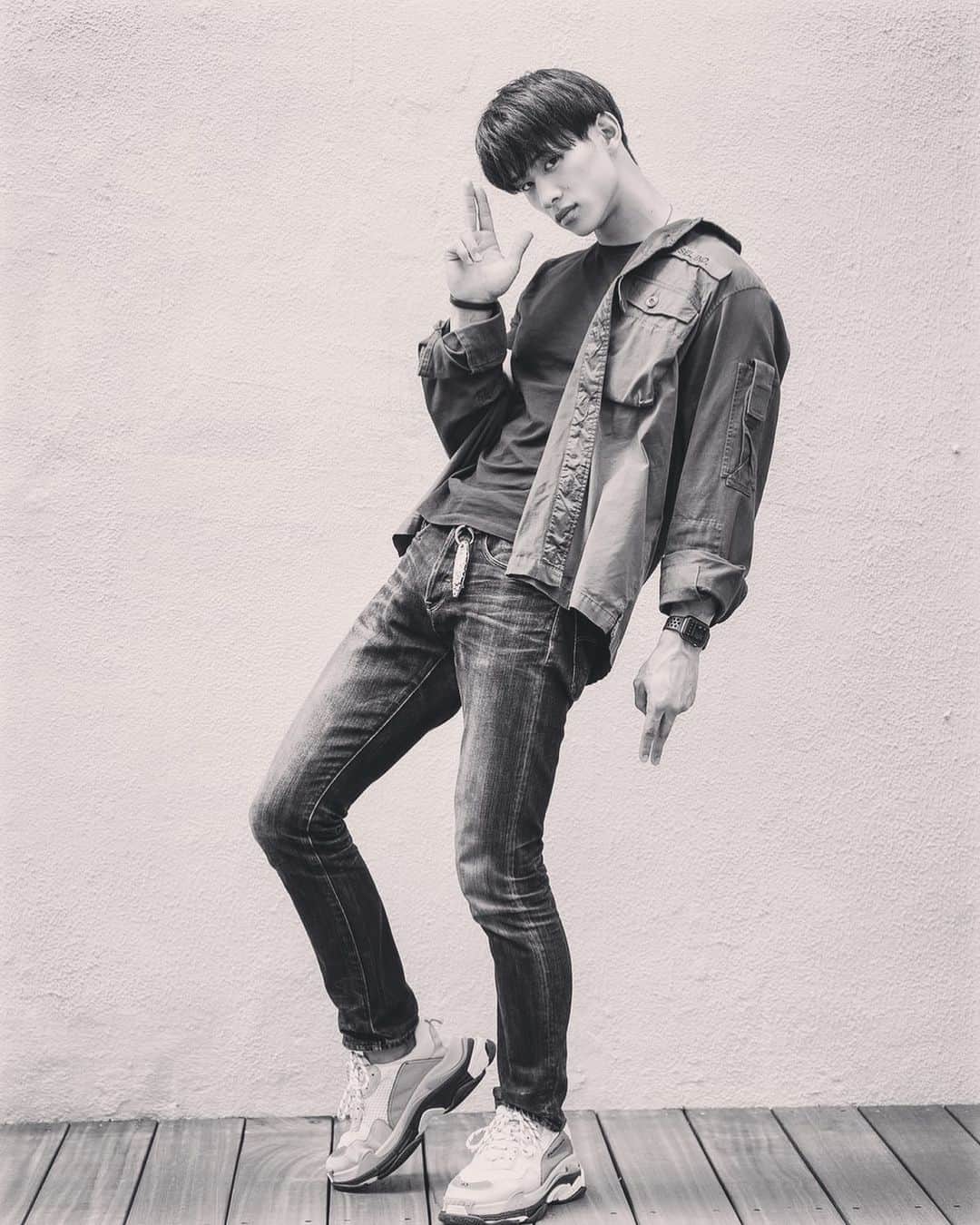 中道理央也さんのインスタグラム写真 - (中道理央也Instagram)「おちょけポーズ✌️ 昔から変わらず調子乗りです。  photo: @shirapyonphoto   #モデル #ファッション #被写体 #model #fashion #photooftheday」6月11日 19時13分 - lion_nakamichi