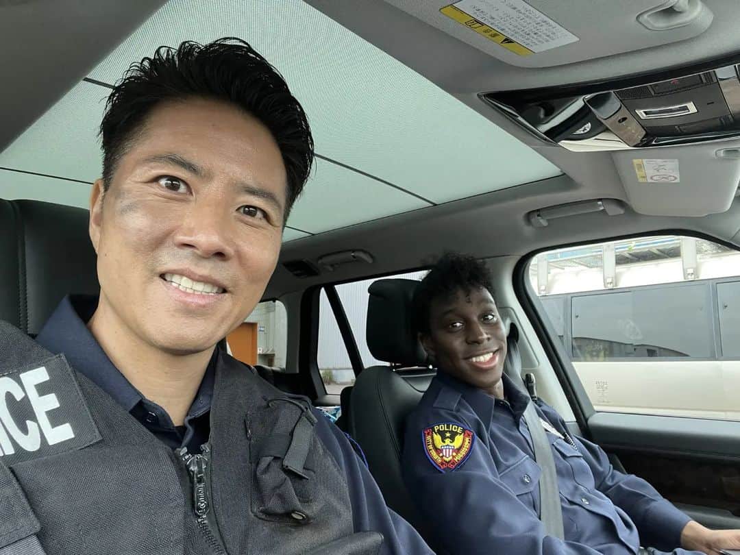 アイク・B・ヌワラのインスタグラム：「ただいま！We're Back！👮🚔」