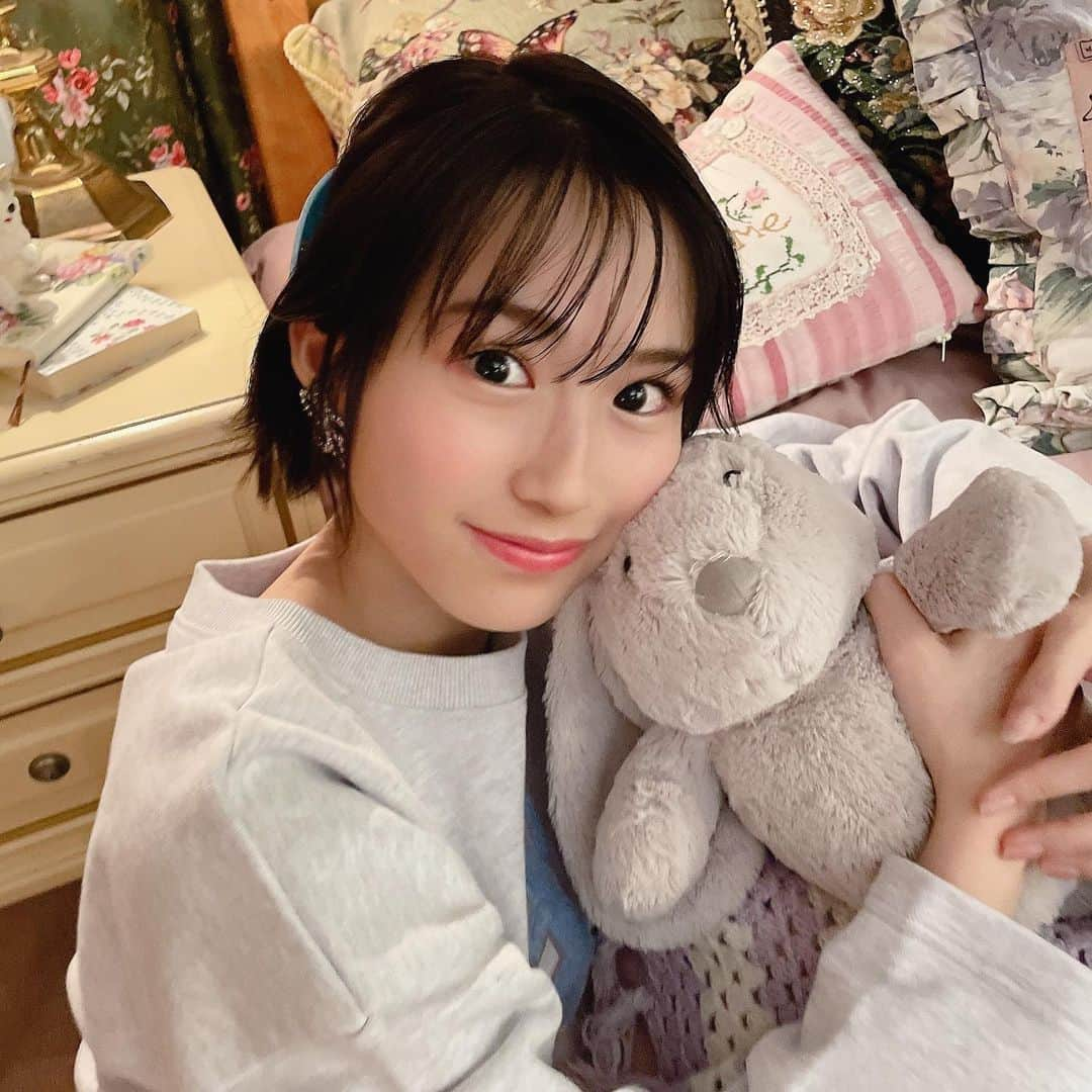 乃木坂46さんのインスタグラム写真 - (乃木坂46Instagram)「\ 𝐎𝐅𝐅 𝐒𝐇𝐎𝐓 /  #乃木坂46 デビュー10周年記念公式 ブック#N46MODEvol2 発売中🐰🤍 ┈┈┈┈┈┈┈┈┈┈┈┈┈┈ 今日のオフショットは・・・ #掛橋沙耶香 ちゃん💓 ┈┈┈┈┈┈┈┈┈┈┈┈┈┈ 他のオフショットは公式Twitterで 公開中です💙 そちらもぜひチェックしてくださいね🥰」6月11日 20時06分 - n46modeofficial