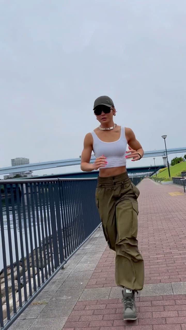 のインスタグラム：「ただただ走ってるだけの動画ww  #TOPGUNもう一回観たい✈︎✈︎」