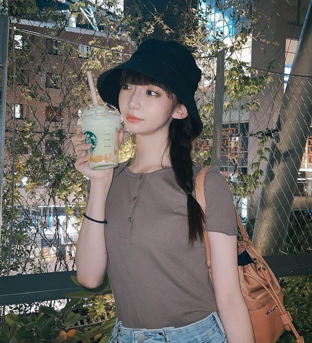 荻野由佳のインスタグラム：「🍈🥤 おいしーー！！！！ #メロンフラペチーノ」