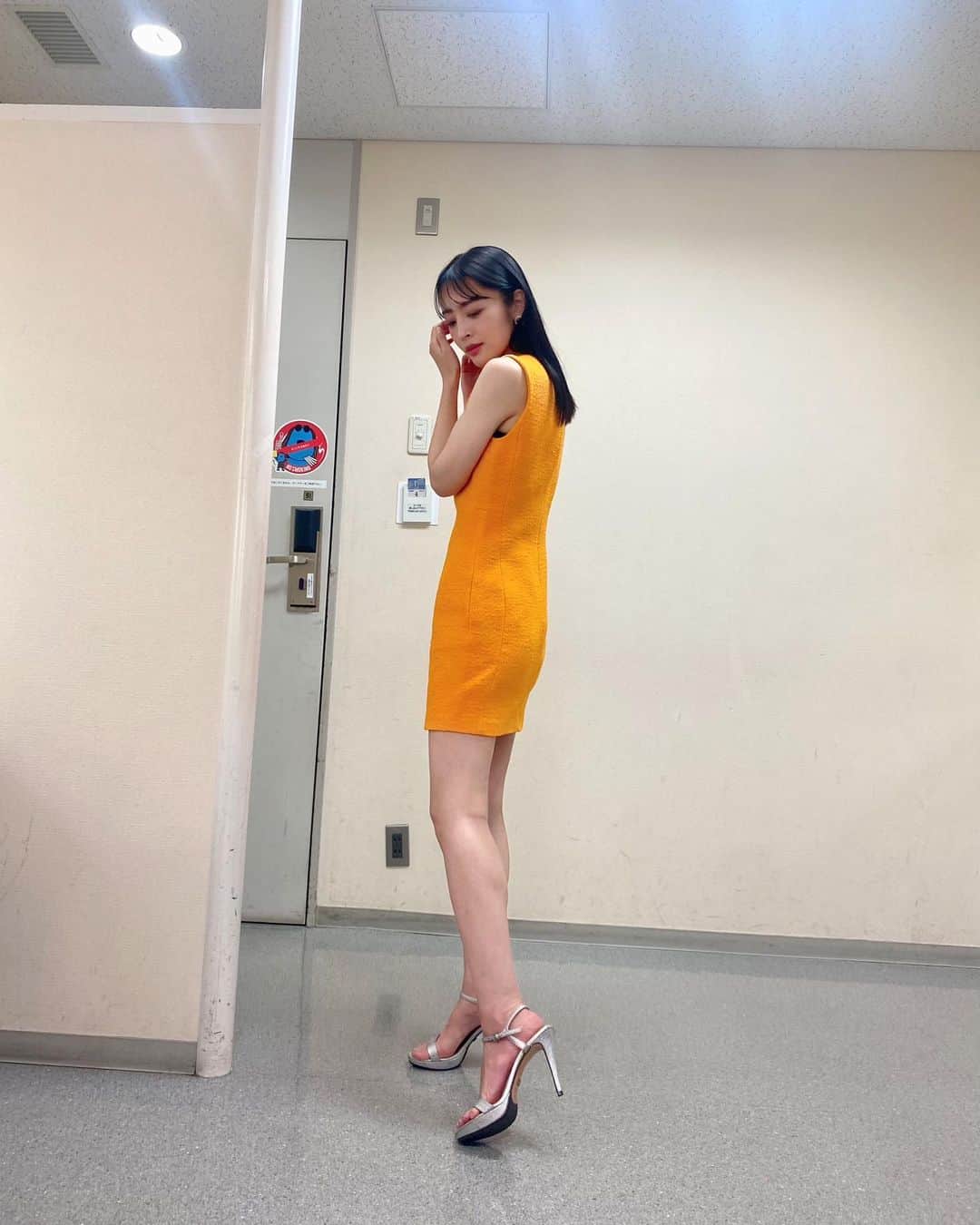 神部美咲のインスタグラム：「今週の馬好王国は  クイズ競馬はじめて物語💓  競馬にまつわるクイズを みなさんも 楽しんで貰えると嬉しいです☺️💓  #馬好王国 #競馬 #ミニスカ」